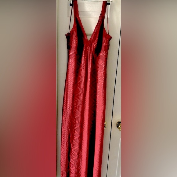 Guess NWOT Long Red Net Dress - Picture 2 of 16